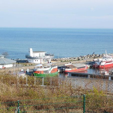Seelotsenstation Sassnitz Mit Hafenblick By Unsere Urlaubszeit Buitenkant foto