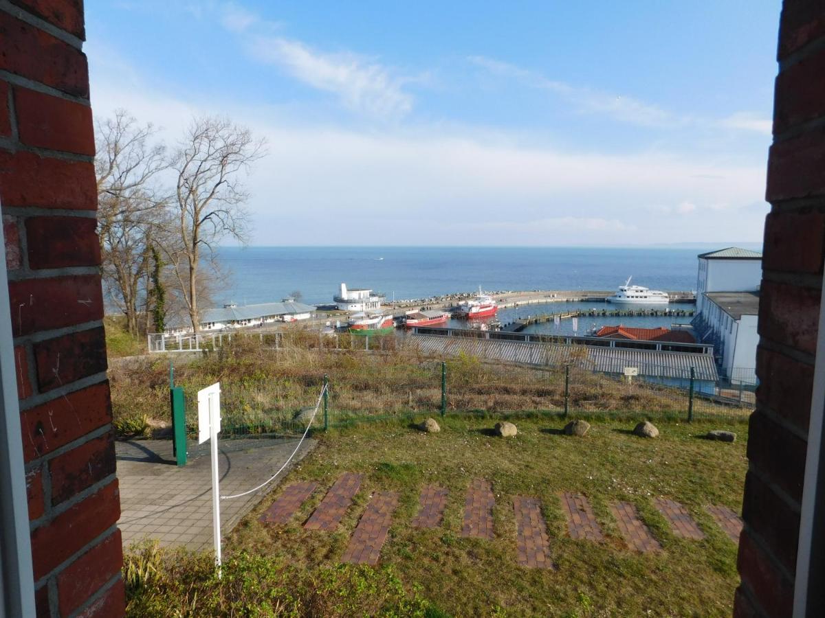 Seelotsenstation Sassnitz Mit Hafenblick By Unsere Urlaubszeit Buitenkant foto
