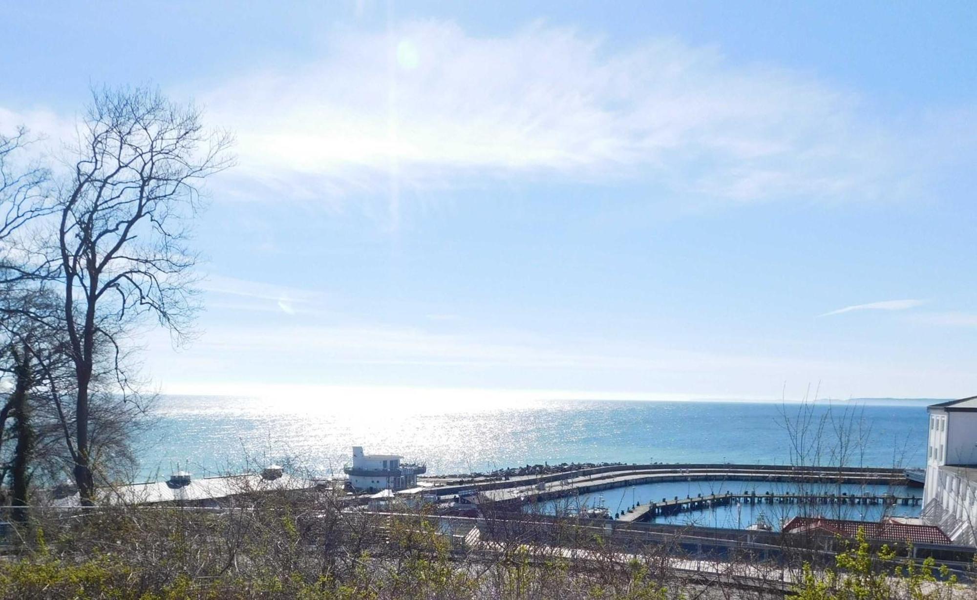 Seelotsenstation Sassnitz Mit Hafenblick By Unsere Urlaubszeit Buitenkant foto
